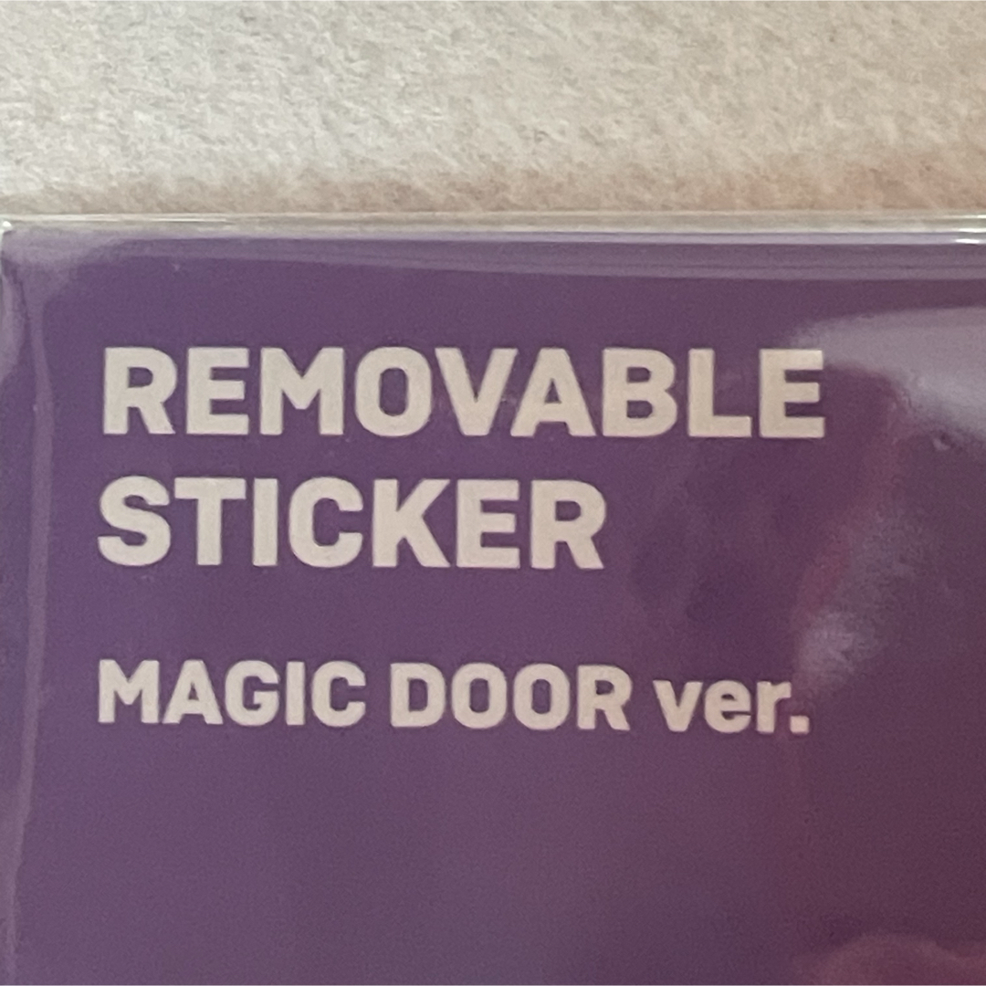 BTS 防弾少年団 リムーバブルステッカー Magic Door TinyTAN エンタメ/ホビーのCD(K-POP/アジア)の商品写真