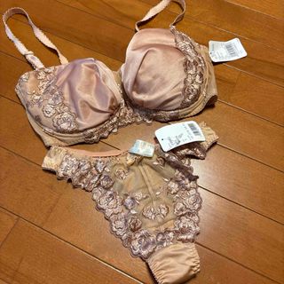 PEACH JOHN(ブラ&ショーツセット)のフリマアイテム一覧 PEACH JOHN(ブラ&ショーツセット)のフリマアイテム一覧