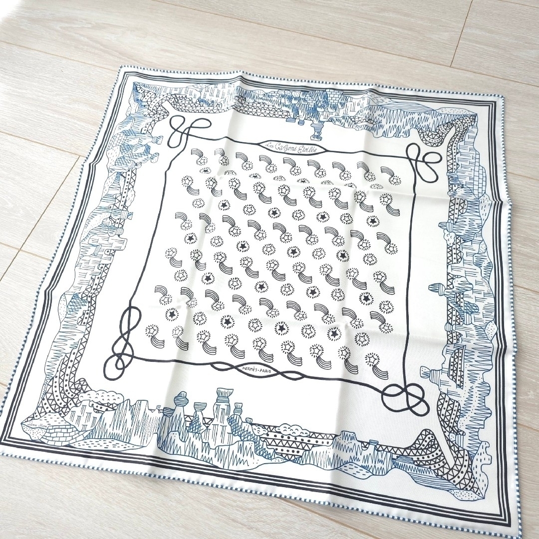 HERMES - 未使用【エルメス】新作 カレ 55 シルクバンダナ 《星 HERMES - 未使用【エルメス】新作 カレ 55 シルクバンダナ 《星