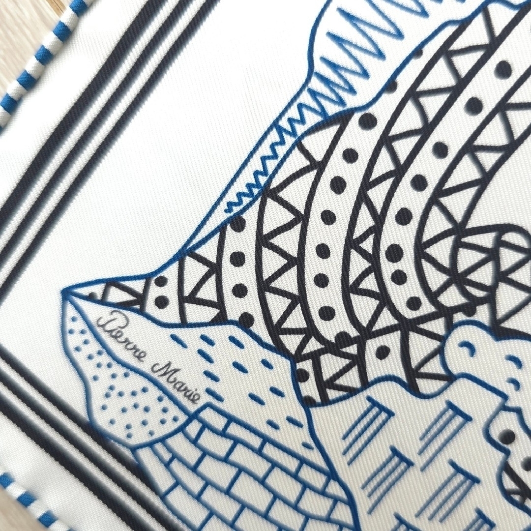 HERMES - 未使用【エルメス】新作 カレ 55 シルクバンダナ 《星 HERMES - 未使用【エルメス】新作 カレ 55 シルクバンダナ 《星
