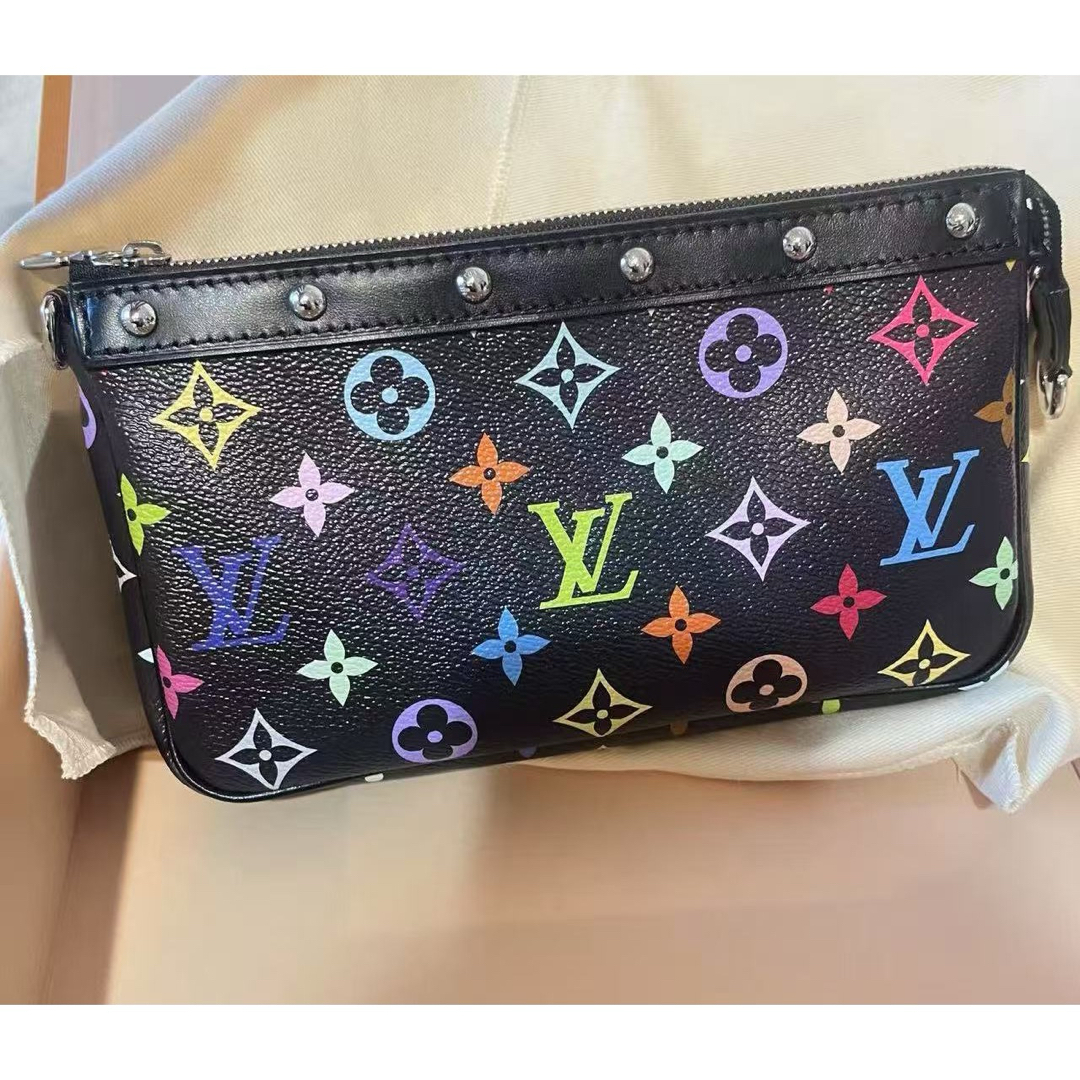 LOUIS VUITTON(ルイヴィトン)の未使用LOUIS VUITTON アクセサリーポーチ村上隆桜マルチカラー黒 レディースのバッグ(トートバッグ)の商品写真