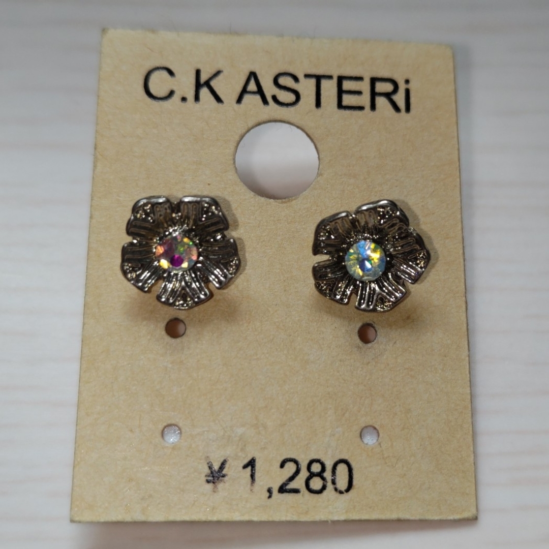 C.K ASTERi のピアス　花のピアス　セット　新品　未使用　匿名配送 レディースのアクセサリー(ピアス)の商品写真