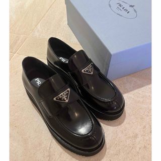 PRADA - 完売品 新品未使用 PRADA パデットナッパレザー PRADA - 完売品 新品未使用 PRADA パデットナッパレザー
