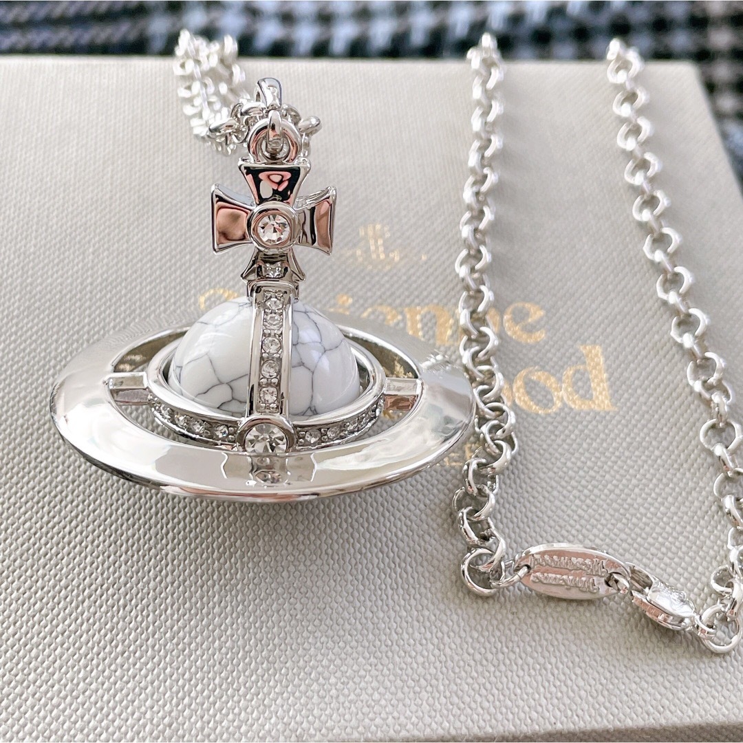 Vivienne Westwood - ヴィヴィアン スモール オーブ ネックレス Vivienne Westwood - ヴィヴィアン スモール オーブ ネックレス