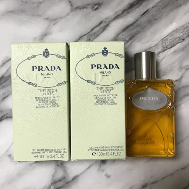 PRADA(プラダ)の新品未使用 PRADA プラダ バス&シャワージェル 2本セット コスメ/美容のボディケア(バスグッズ)の商品写真