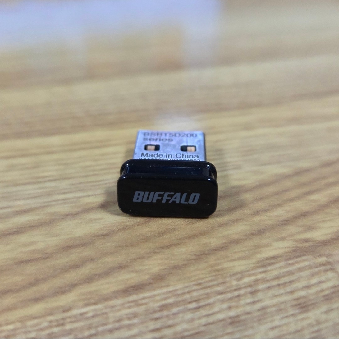 Buffalo(バッファロー)のBUFFALO BlueToothアダプター BSBT5D200 スマホ/家電/カメラのPC/タブレット(PC周辺機器)の商品写真