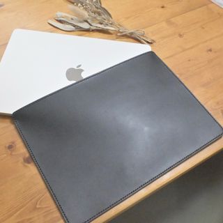 レザー MacBook ケース 13インチ / ブラック(PC周辺機器)