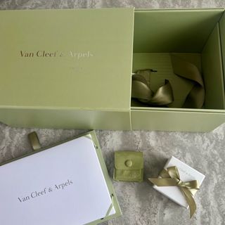 Van Cleef & Arpelsのフリマアイテム一覧 Van Cleef & Arpelsのフリマアイテム一覧