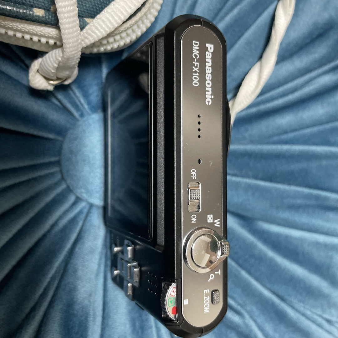 Panasonic(パナソニック)のPanasonic コンパクトデジタルカメラ LUMIX FX DMC-FX10 スマホ/家電/カメラのカメラ(コンパクトデジタルカメラ)の商品写真