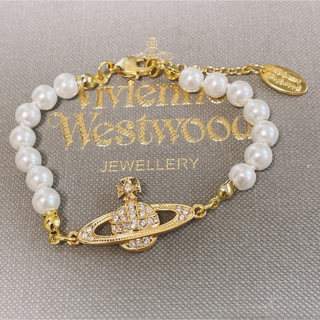 Vivienne Westwood - ヴィヴィアン バスレリーフ パール Vivienne Westwood - ヴィヴィアン バスレリーフ パール