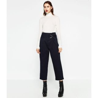 ザラ(ZARA)のザラ＊バックル付きコットンパンツ(クロップドパンツ)