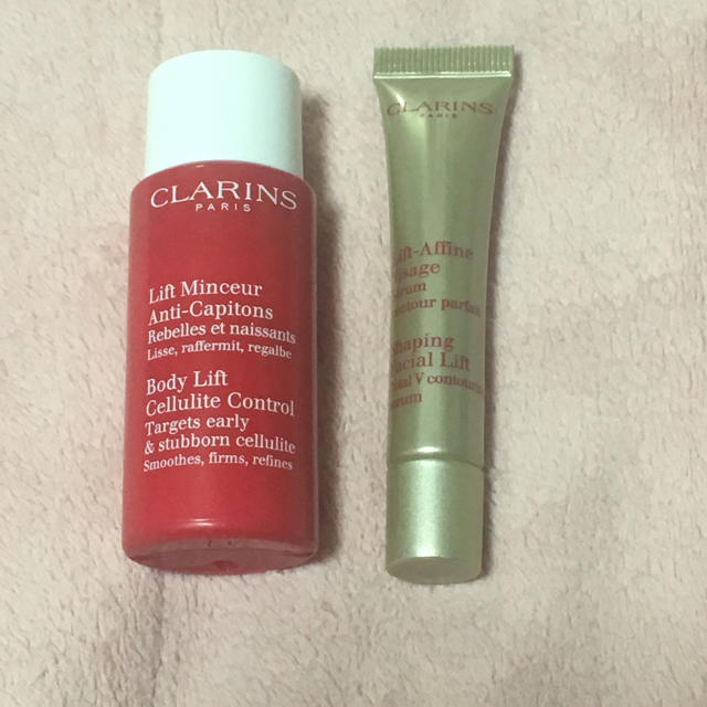 CLARINS(クラランス)の【クラランス】トータルリフトマンスール・トータルVセラム コスメ/美容のボディケア(ボディローション/ミルク)の商品写真