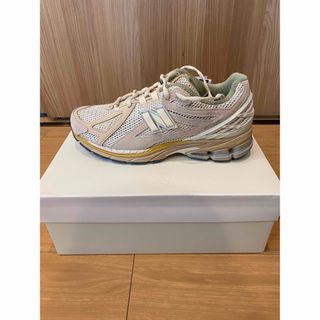 オーラリー(AURALEE)のnew balance auralee M1906R ベージュ 27.5(スニーカー)