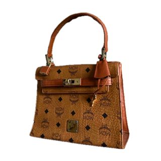 MCM - 美品 MCM ゴールド金具 ブラックフォーマル ハンドバッグ MCM - 美品 MCM ゴールド金具 ブラックフォーマル ハンドバッグ