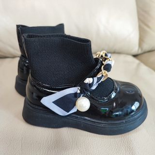 黒い光沢ブーツ パール付き　16.5cm(ブーツ)