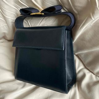 FERRAGAMO - ほぼ新品☆フェラガモ☆ヴァラ・リボンショルダー FERRAGAMO - ほぼ新品☆フェラガモ☆ヴァラ・リボンショルダー