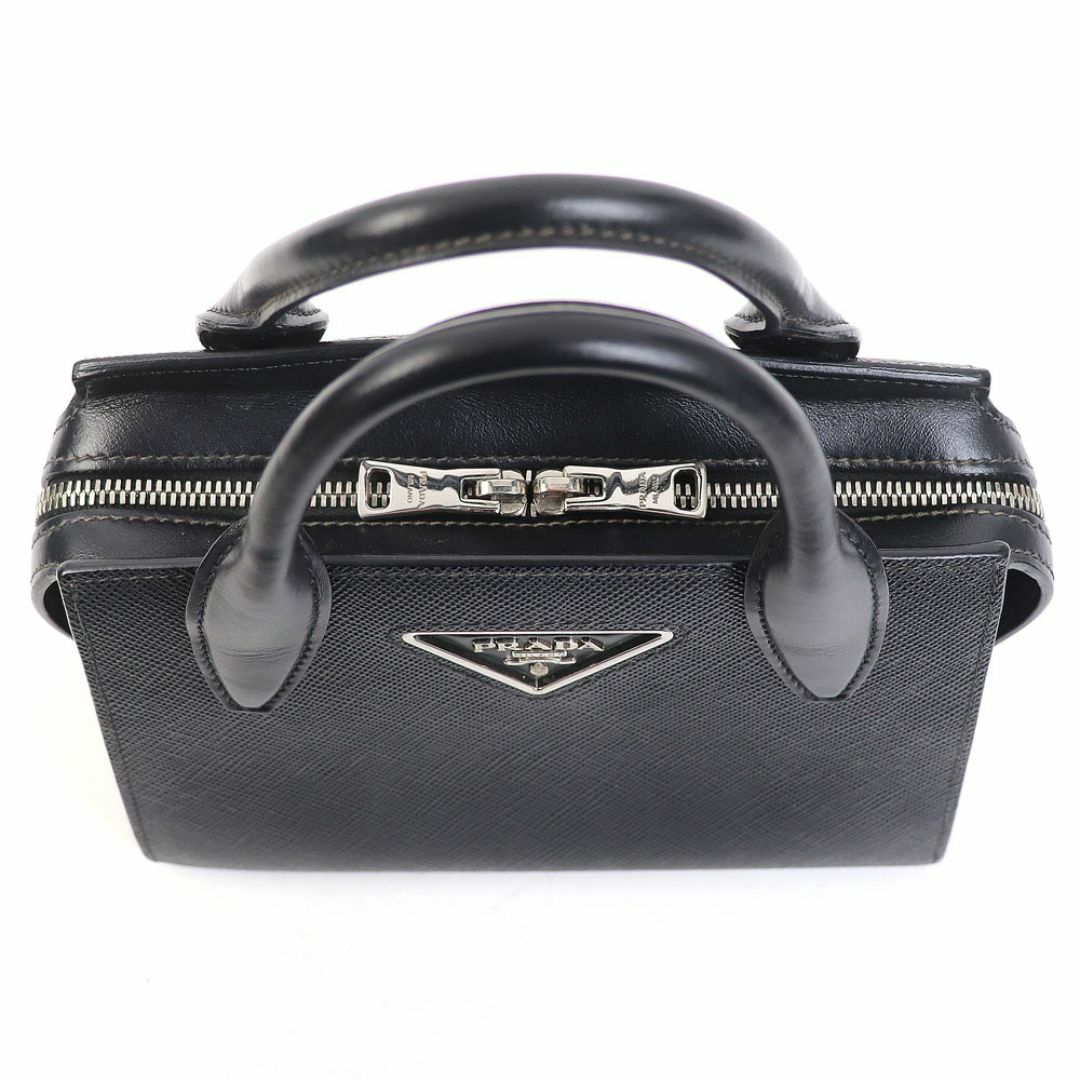 PRADA - プラダ【PRADA】 モノクローム サフィアーノレザー PRADA - プラダ【PRADA】 モノクローム サフィアーノレザー