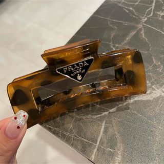 PRADA(バレッタ/ヘアクリップ)のフリマアイテム一覧 PRADA(バレッタ/ヘアクリップ)のフリマアイテム一覧