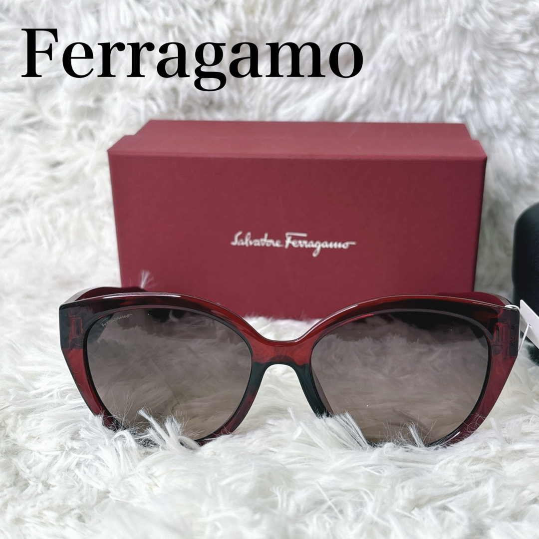 FERRAGAMO - Ferragamo レッド キャットアイ サングラス FERRAGAMO - Ferragamo レッド キャットアイ サングラス