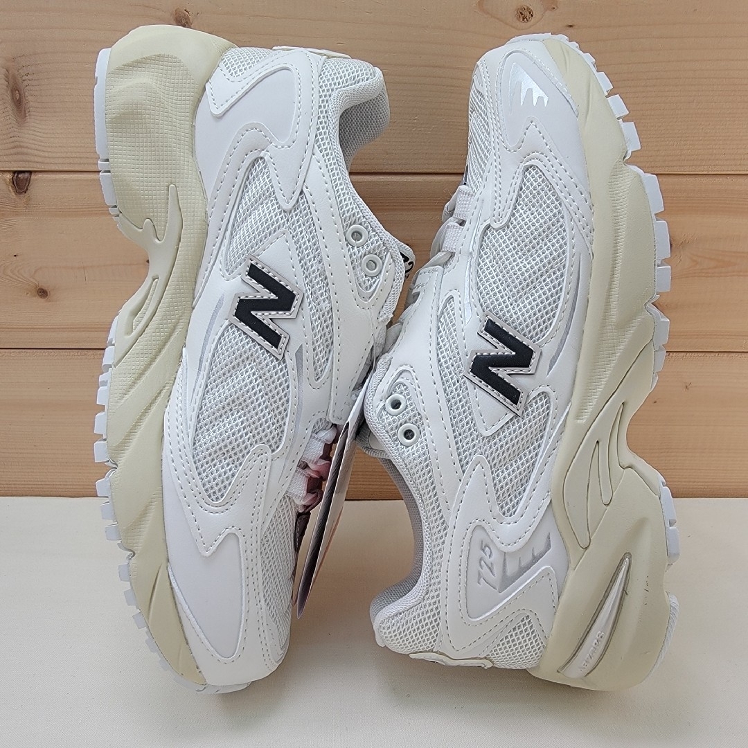 New Balance - ニューバランス ML725CA ホワイト 22.5cmの通販 New Balance - ニューバランス ML725CA ホワイト 22.5cmの通販