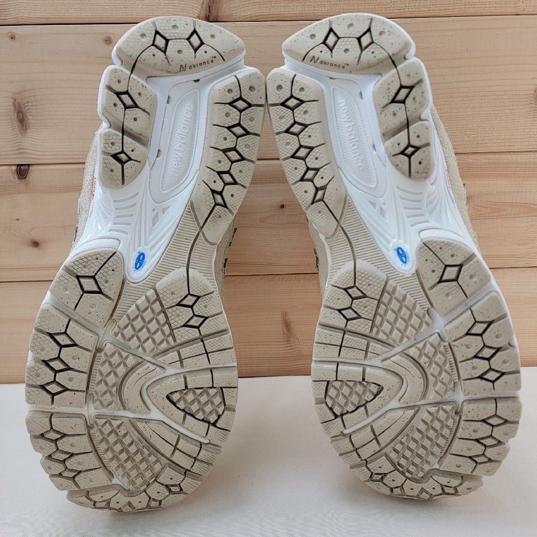 New Balance - ニューバランス M2002RSC ベージュ 24㎝の通販 by New Balance - ニューバランス M2002RSC ベージュ 24㎝の通販 by