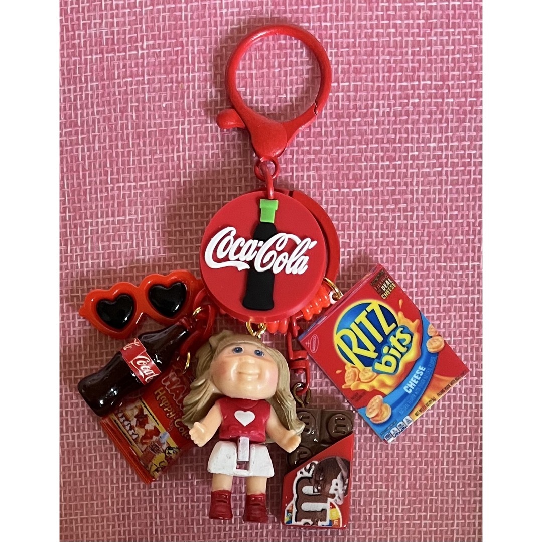キャベツ人形 キーホルダー 赤 エンタメ/ホビーのおもちゃ/ぬいぐるみ(キャラクターグッズ)の商品写真