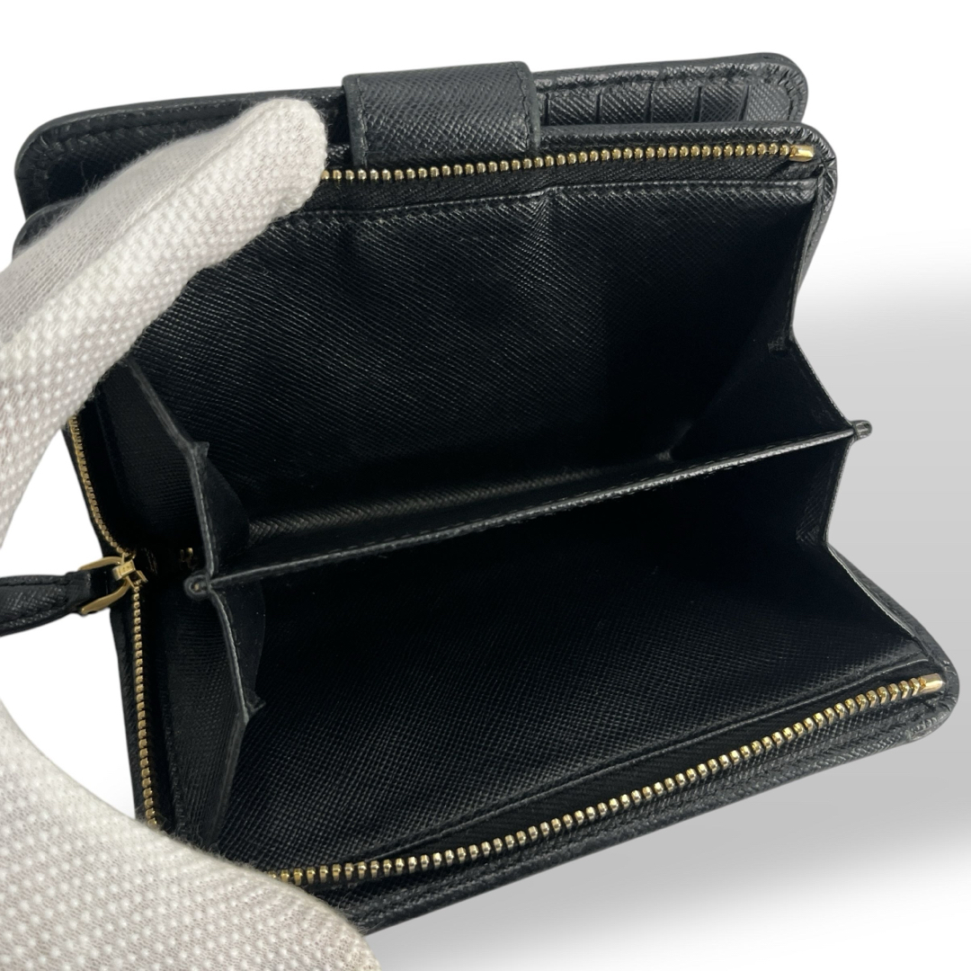 PRADA - プラダ メタルロゴ 二つ折り財布 ヴィッテロムーブ L字 PRADA - プラダ メタルロゴ 二つ折り財布 ヴィッテロムーブ L字