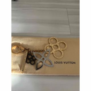 LOUIS VUITTON - ほぼ新品ルイヴィトンキーホルダー LV LOUIS VUITTON - ほぼ新品ルイヴィトンキーホルダー LV
