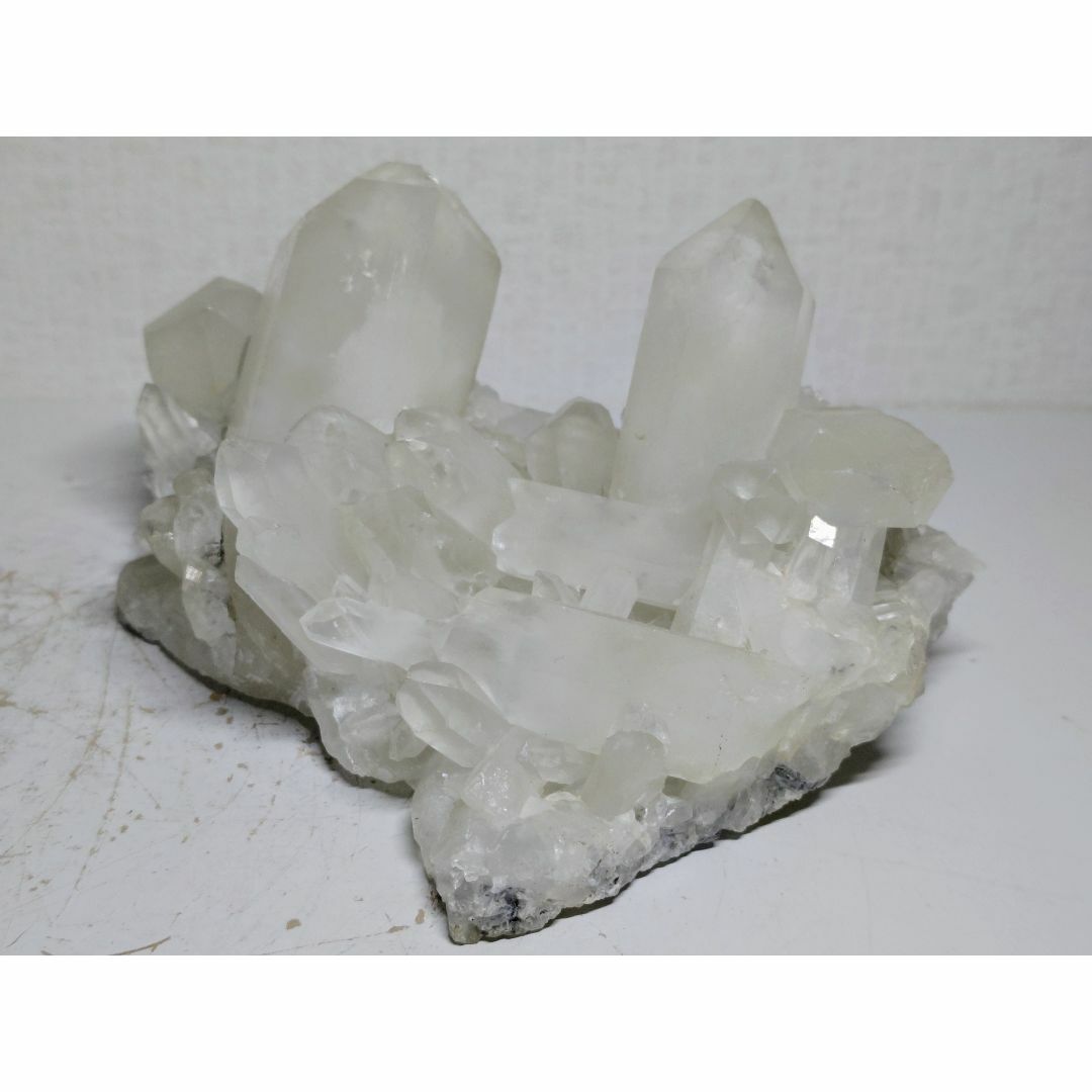 水晶 1.9kg クォーツ 原石 鑑賞石 自然石 誕生石 宝石 鉱物 鉱石 水石