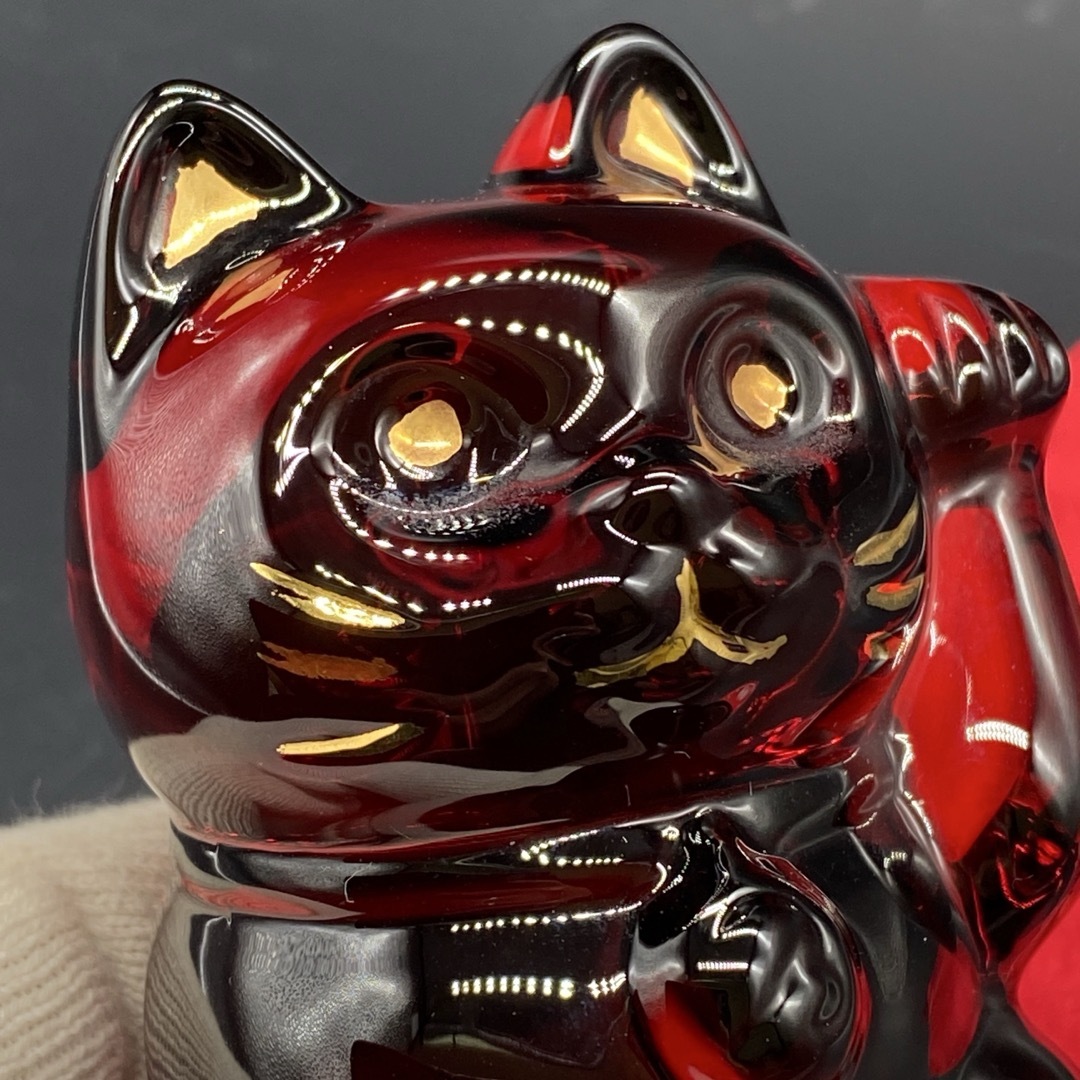 Baccarat - バカラ 置物 招き猫 レッド ラッキーキャット 座布団 Baccarat - バカラ 置物 招き猫 レッド ラッキーキャット 座布団