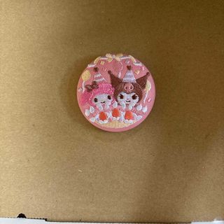 サンリオ(サンリオ)のサンリオ　マイメロディ・クロミ　刺繍缶バッジ　未使用(バッジ/ピンバッジ)