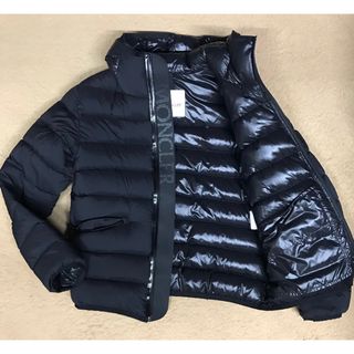 MONCLER(ダウンジャケット ・ ブラック/黒色系)のフリマ MONCLER(ダウンジャケット ・ ブラック/黒色系)のフリマ