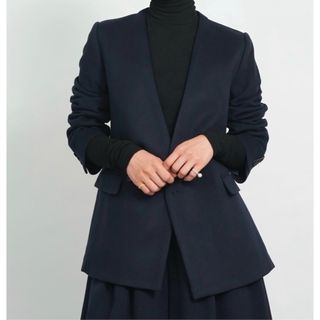 ブラウンのショート丈ノーカラージャケット Mの通販 by さくら ブラウンのショート丈ノーカラージャケット Mの通販 by さくら