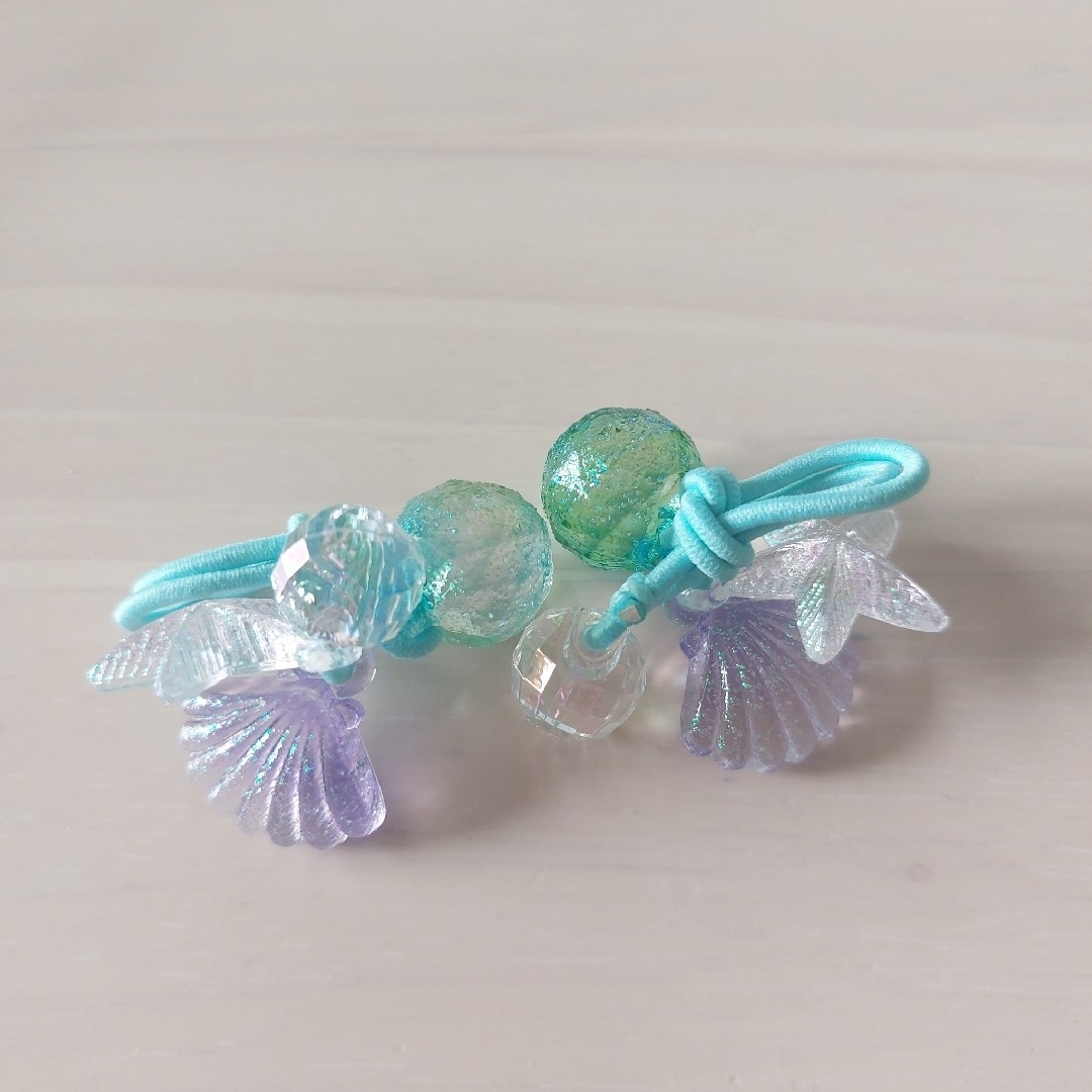 貝殻ゴム 2個セット パープル貝殻&エメラルド&クリアひとで 新品 レディースのヘアアクセサリー(ヘアゴム/シュシュ)の商品写真