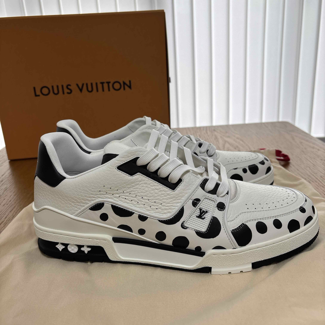 LOUIS VUITTON - ルイヴィトン 草間 LV トレイナー・ライン LOUIS VUITTON - ルイヴィトン 草間 LV トレイナー・ライン