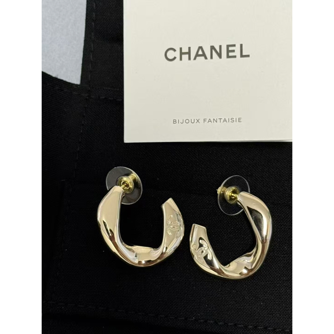 CHANEL - 値下げ!新品未使用 シャネル フープ ピアス ゴールド CHANEL - 値下げ!新品未使用 シャネル フープ ピアス ゴールド