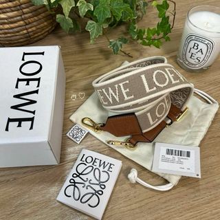 LOEWE - 入手困難✨ ロエベ パピー チャーム ゴールドロゴ LOEWE - 入手困難✨ ロエベ パピー チャーム ゴールドロゴ