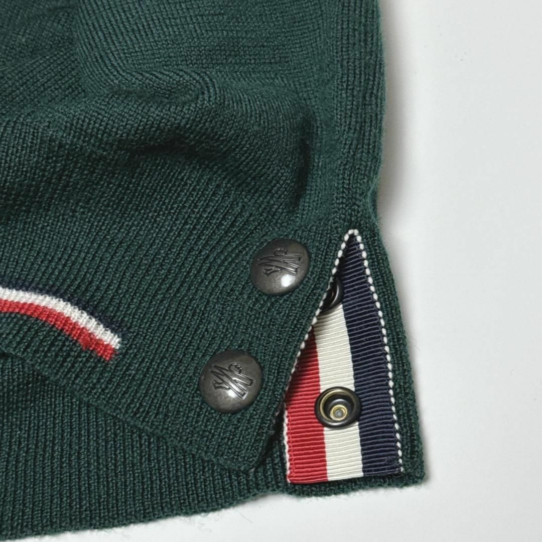 MONCLER - MONCLER Vネック ウールニット ロゴワッペン 裾ボタン MONCLER - MONCLER Vネック ウールニット ロゴワッペン 裾ボタン