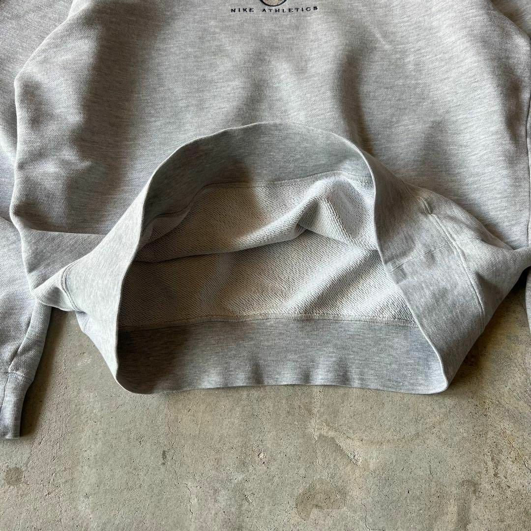 NIKE - 【センター刺繍、ダメージスウェット】NIKE銀タグ古着 NIKE - 【センター刺繍、ダメージスウェット】NIKE銀タグ古着