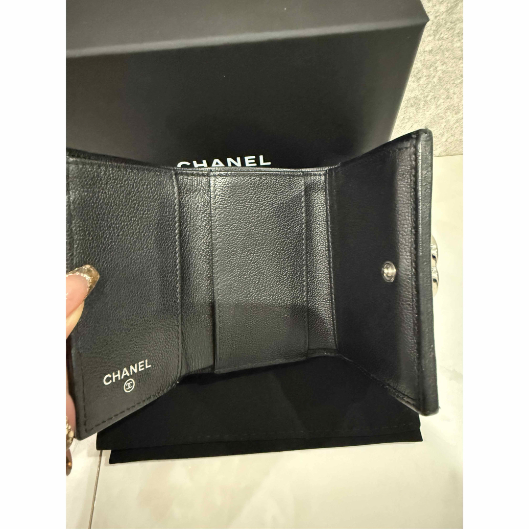 CHANEL - シャネル 三つ折財布 ブラック キャビアスキン CHANEL - シャネル 三つ折財布 ブラック キャビアスキン