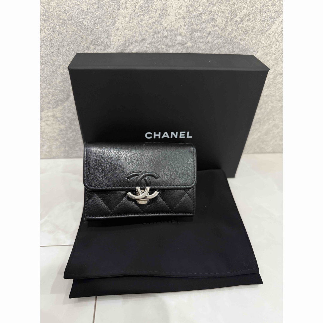 CHANEL - シャネル 三つ折財布 ブラック キャビアスキン CHANEL - シャネル 三つ折財布 ブラック キャビアスキン