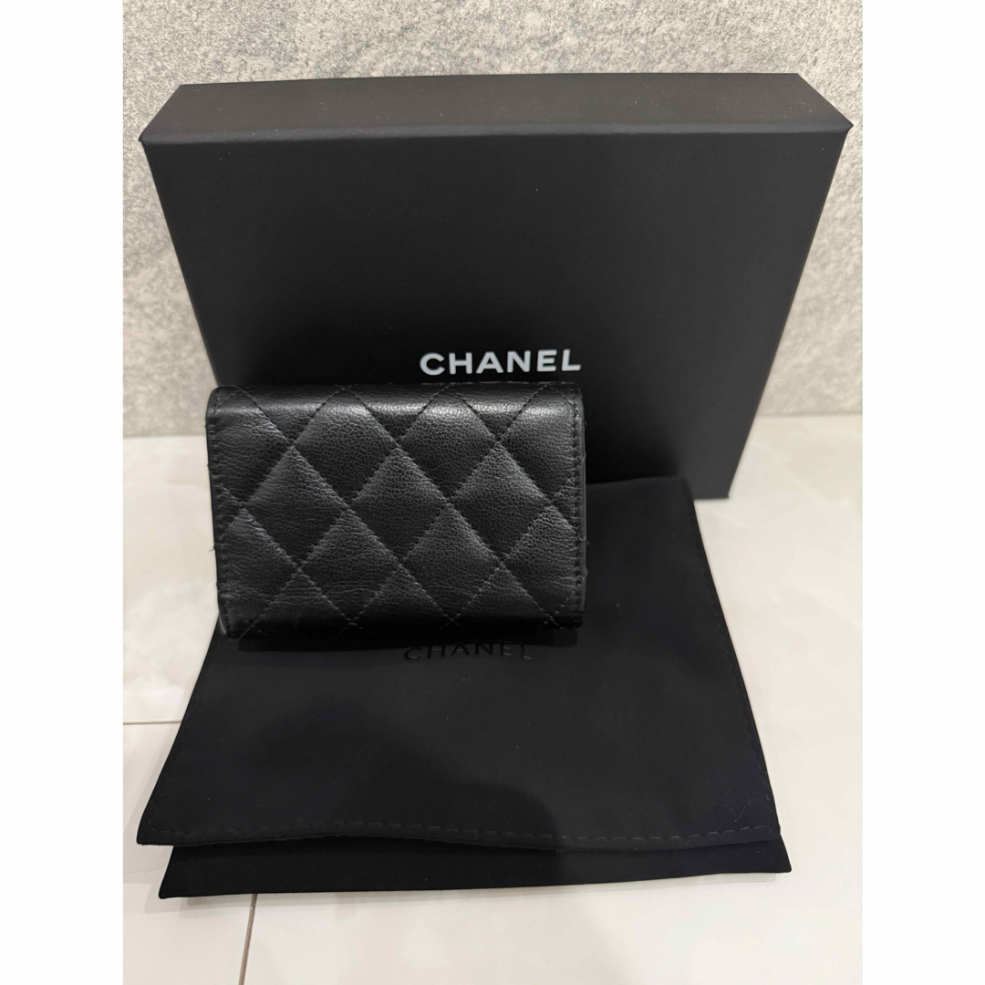 CHANEL - シャネル 三つ折財布 ブラック キャビアスキン CHANEL - シャネル 三つ折財布 ブラック キャビアスキン