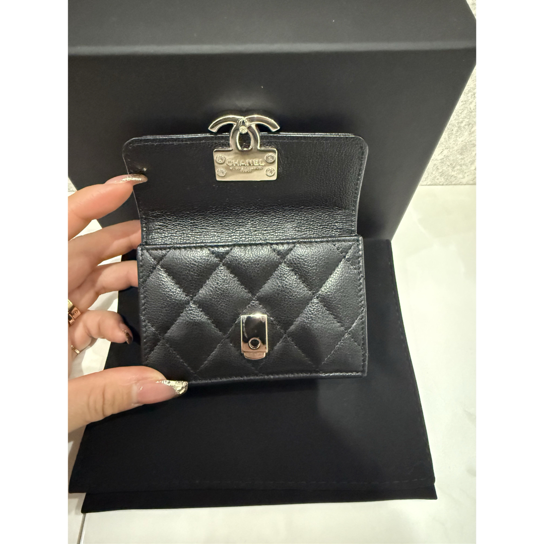 CHANEL - シャネル 三つ折財布 ブラック キャビアスキン CHANEL - シャネル 三つ折財布 ブラック キャビアスキン