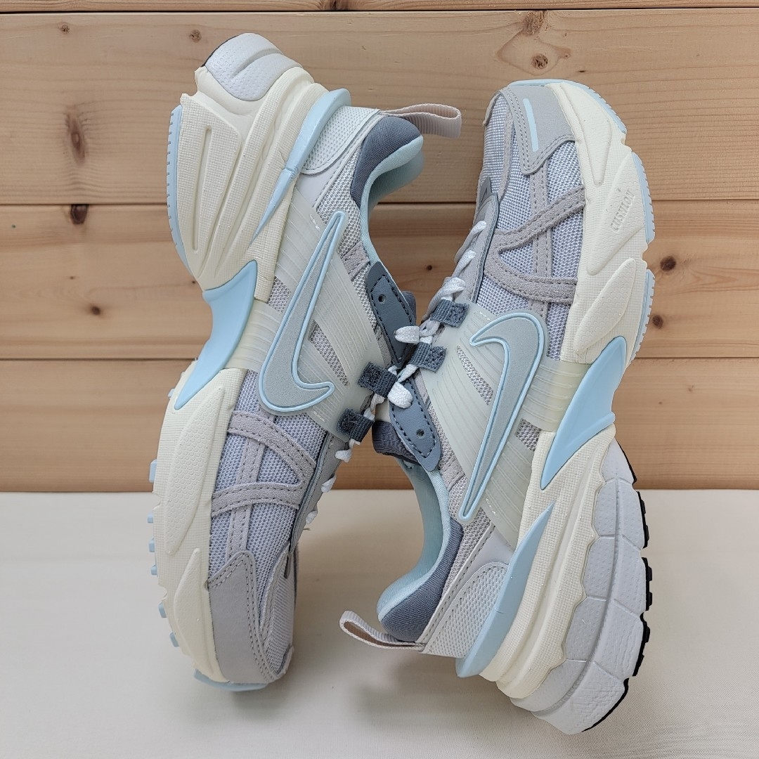 NIKE - ナイキ ウィメンズ V2K ラン グレー/アイスブルー 23.5 NIKE - ナイキ ウィメンズ V2K ラン グレー/アイスブルー 23.5