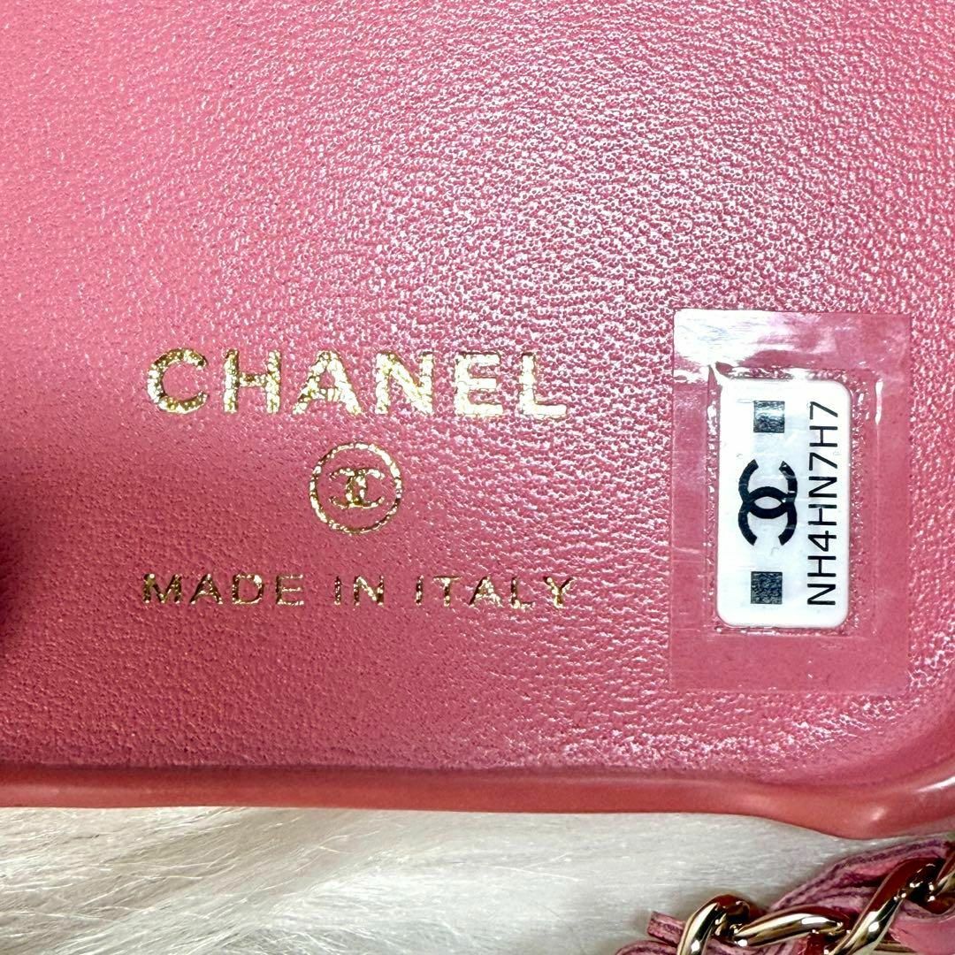 CHANEL - 美品 CHANEL iPhone 14 Pro ケース ラムスキン パール CHANEL - 美品 CHANEL iPhone 14 Pro ケース ラムスキン パール