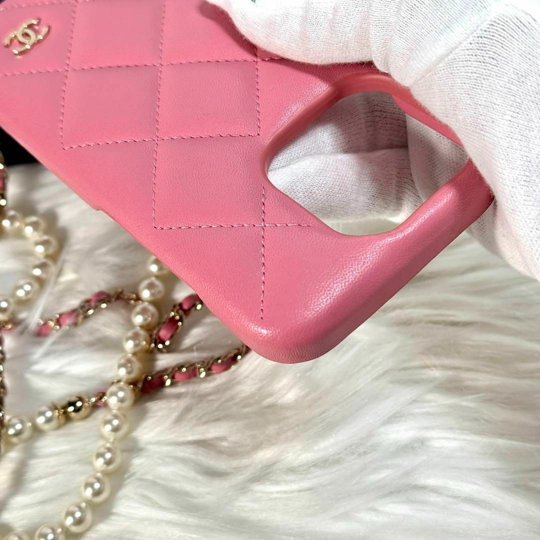 CHANEL - 美品 CHANEL iPhone 14 Pro ケース ラムスキン パール CHANEL - 美品 CHANEL iPhone 14 Pro ケース ラムスキン パール