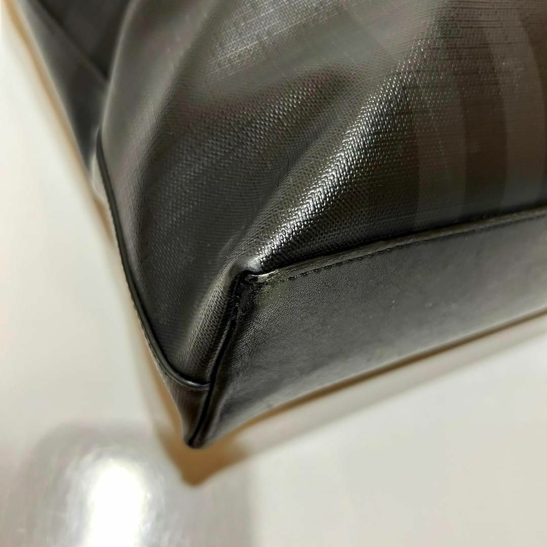 美品】 BURBERRY ロゴグラフィック トートバッグ PVCxレザーの 美品】 BURBERRY ロゴグラフィック トートバッグ PVCxレザーの