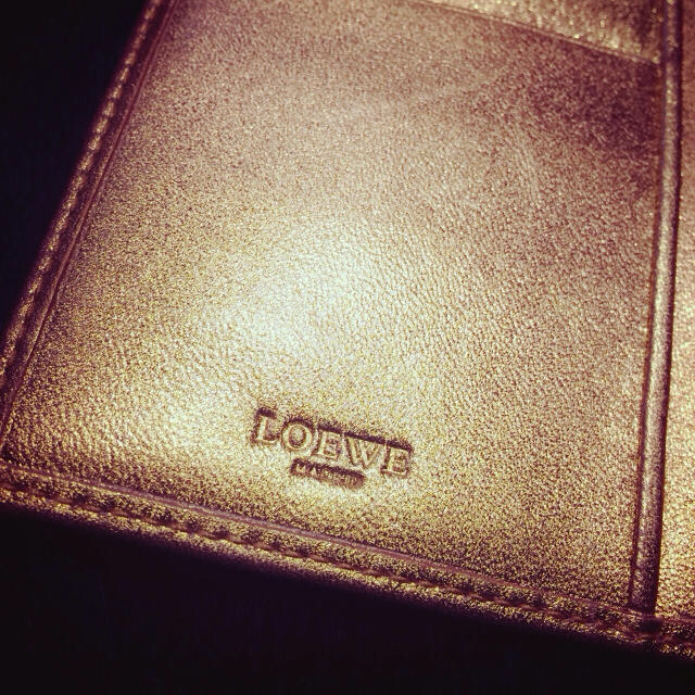 LOEWE(ロエベ)のロエベ ゴールド財布 レディースのファッション小物(財布)の商品写真