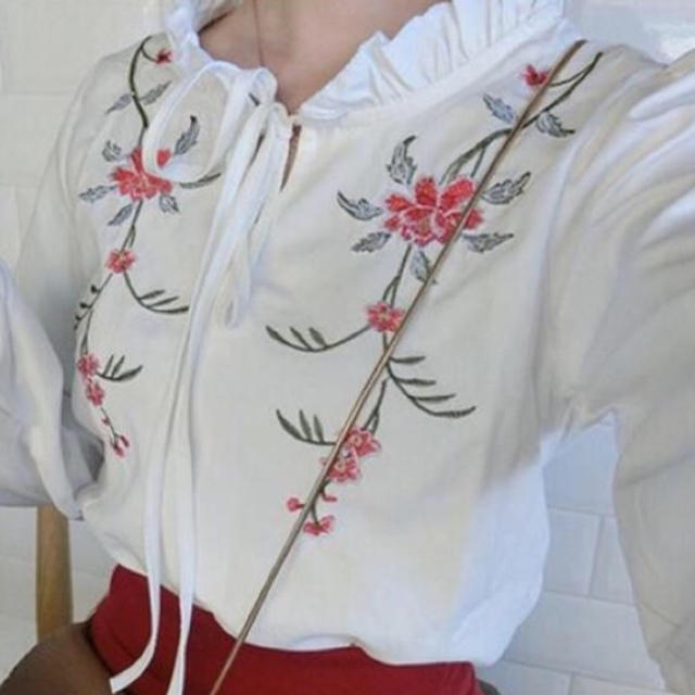 ♡ 刺繍ブラウス ♡ 花柄 ♡ フリル リボン シャツ レディースのトップス(シャツ/ブラウス(長袖/七分))の商品写真
