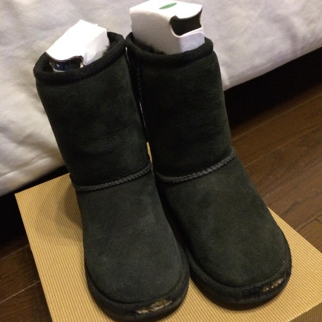 UGG(アグ)のMlLO様専用★中古 キッズ UGG 17センチ 黒 キッズ/ベビー/マタニティのキッズ靴/シューズ(15cm~)(ブーツ)の商品写真